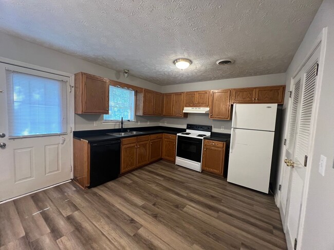 Building Photo - 1510 Center Pointe Dr