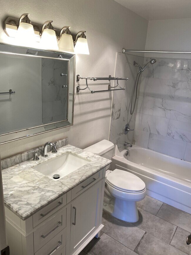 Building Photo - 39078 Guardino Dr