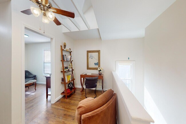 Building Photo - 2002 Ridgemont Rd