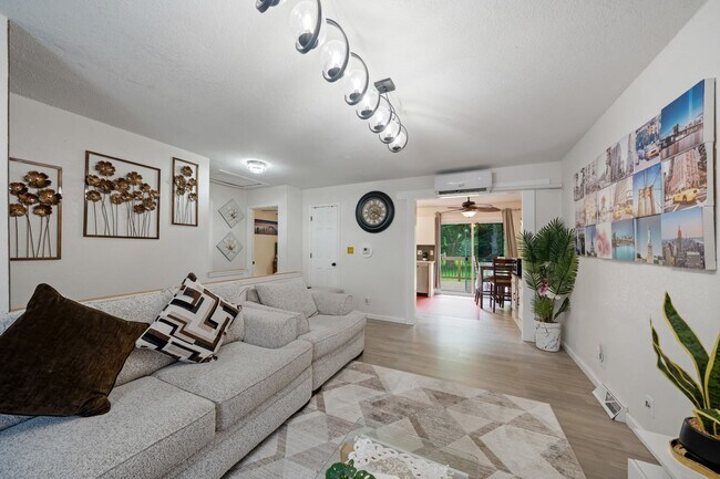 Building Photo - 3 Bedroom Townhome With Fenced Yard and 1 Car Garage