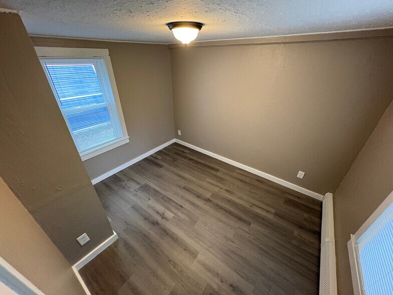 Building Photo - 1131 Smithtown Ave