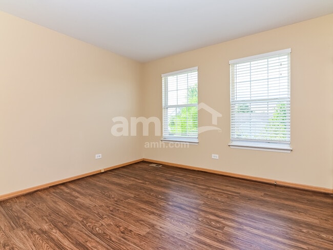 Building Photo - 204 Winding Trl