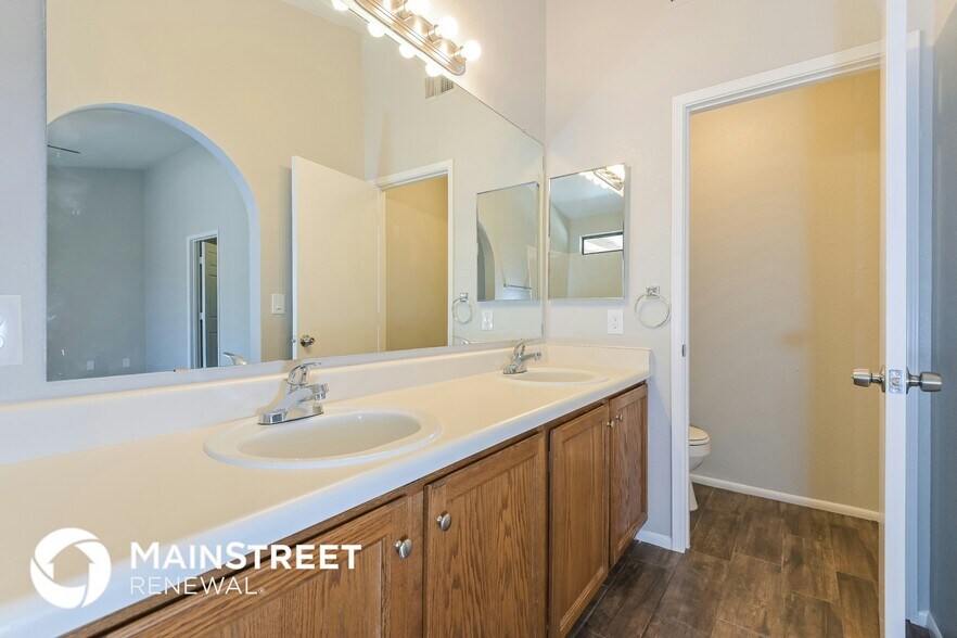 Building Photo - 8136 S Carbury Way