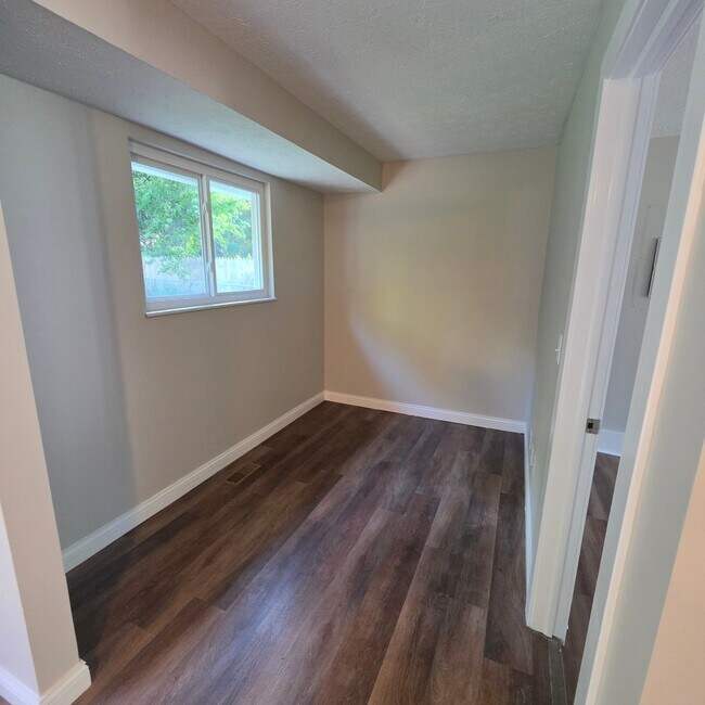 Building Photo - *Coming Soon!!*724 Winding Way Recently Renovated 4BR, 1 BA House in Union Township*
