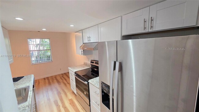 Building Photo - 650 Tennis Club Dr