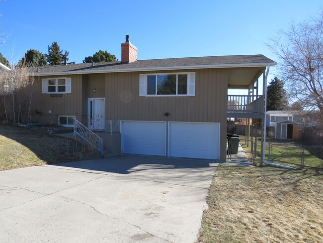 Primary Photo - Large 4 Bedroom (1 non-egress) Home on Wes...