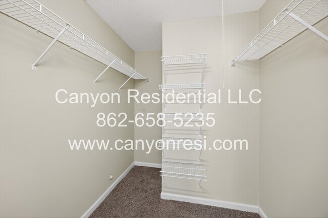 Building Photo - 2035 Ardmore Village Ln