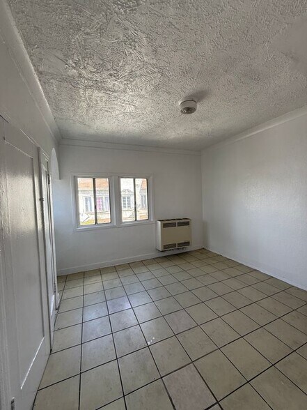 Building Photo - 116 S Mathews St