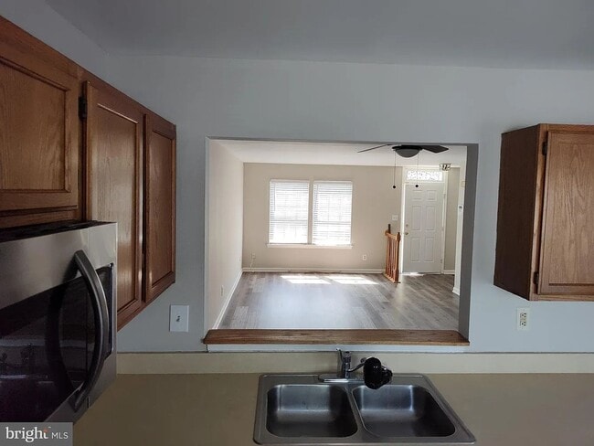 Building Photo - EDGEWOOD - STONELIEGH SQUARE TOWNHOUSE