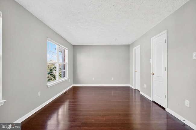 Building Photo - 3231 Halcyon Ct