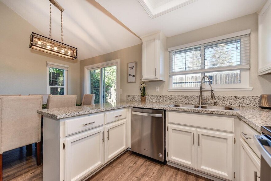 Building Photo - 8313 Crossoak Way