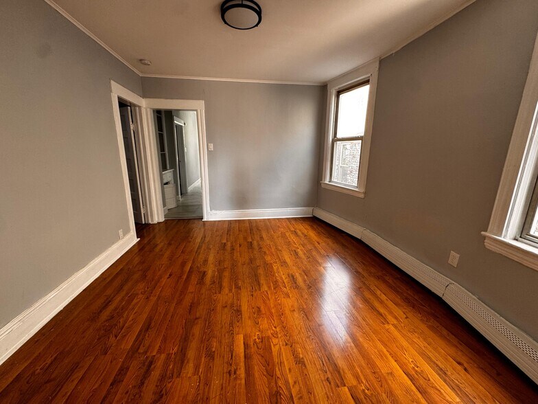 Building Photo - 44 Stegman St