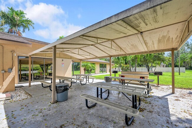 Building Photo - 4570 NW 18th Ave