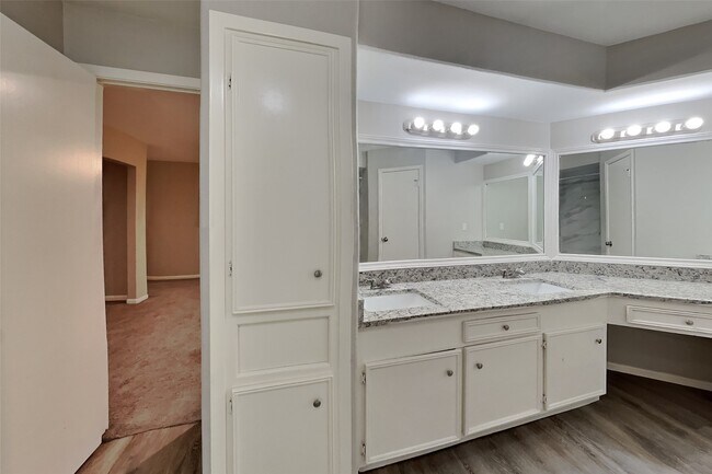 Building Photo - 2318 Turtle Creek Dr