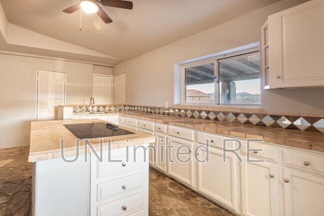 Building Photo - 3281 E Desert Dr