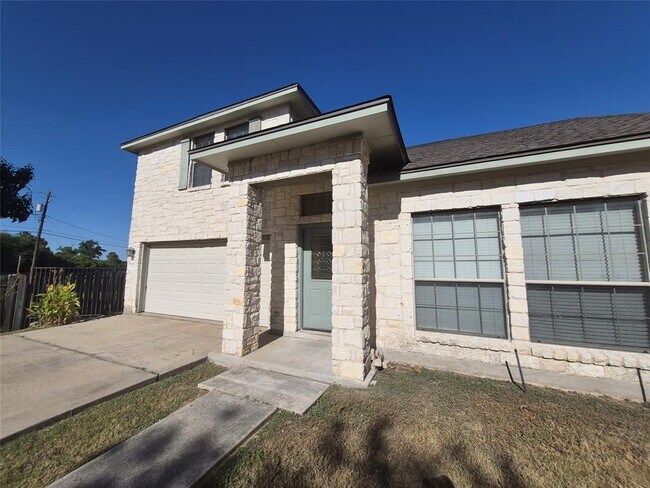 Building Photo - 8800 Hazelhurst Dr
