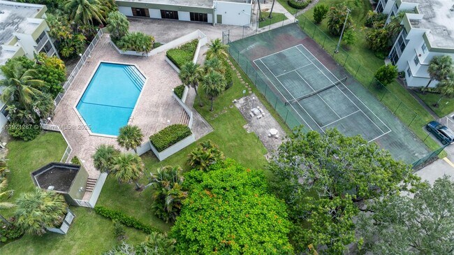 Building Photo - 4215 N University Dr