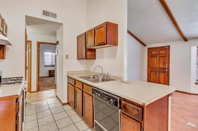 Building Photo - 4886 Maureen Cir