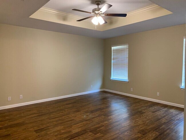Building Photo - 305 Presidio Dr