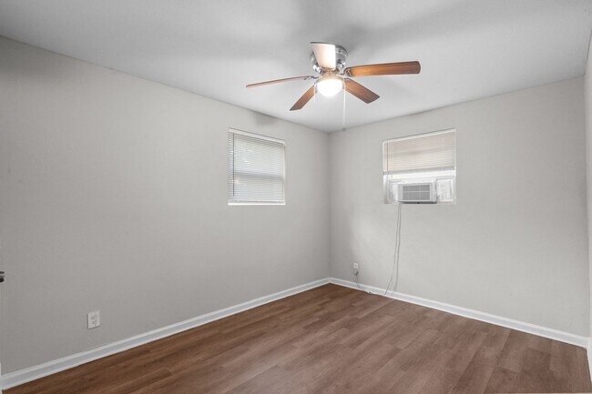 Building Photo - 2328 Boss St