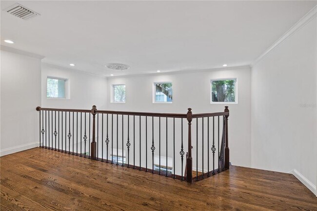 Building Photo - 2709 W Bay Ave