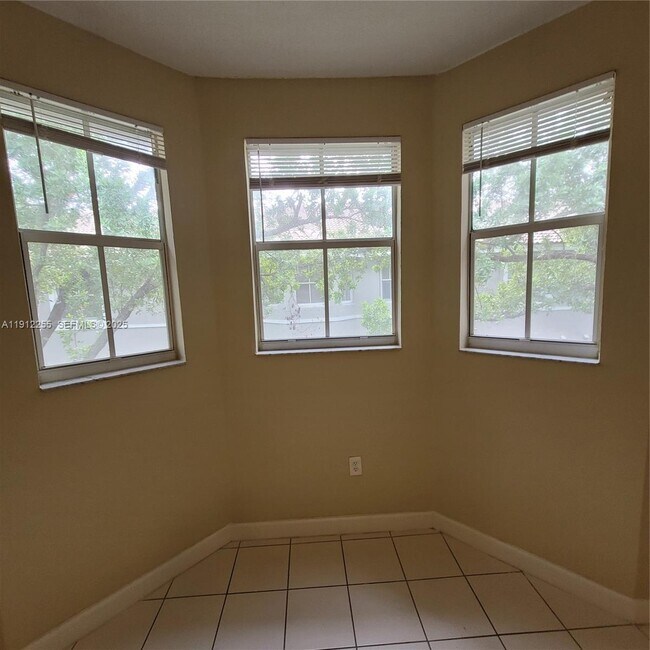 Building Photo - 1666 SE 27th Ct