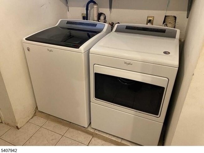 Building Photo - 15 Hackensack St