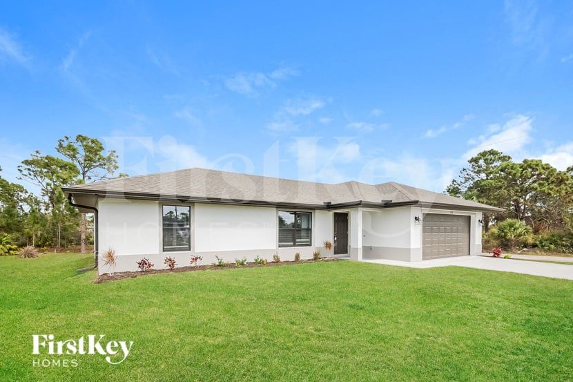 Building Photo - 3200 SE 5th St