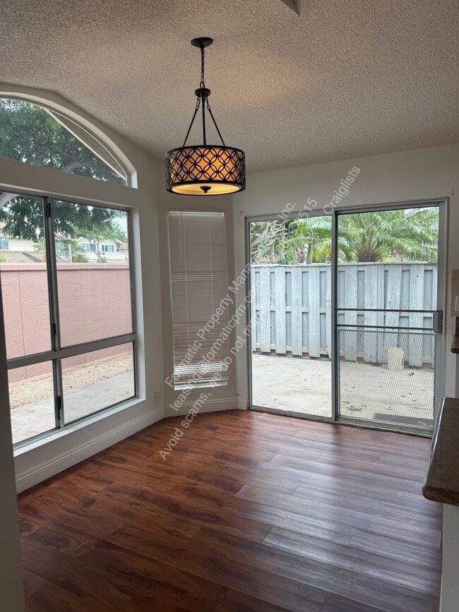 Building Photo - 91-1047 Pohahawai Place