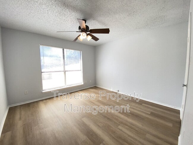 Building Photo - 209 Hickory Springs Dr