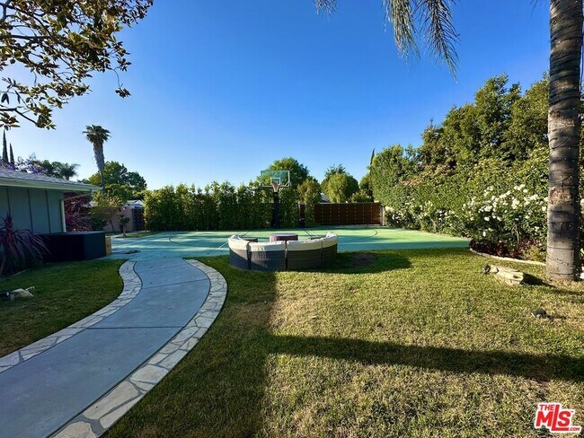 Building Photo - 22428 Victory Blvd