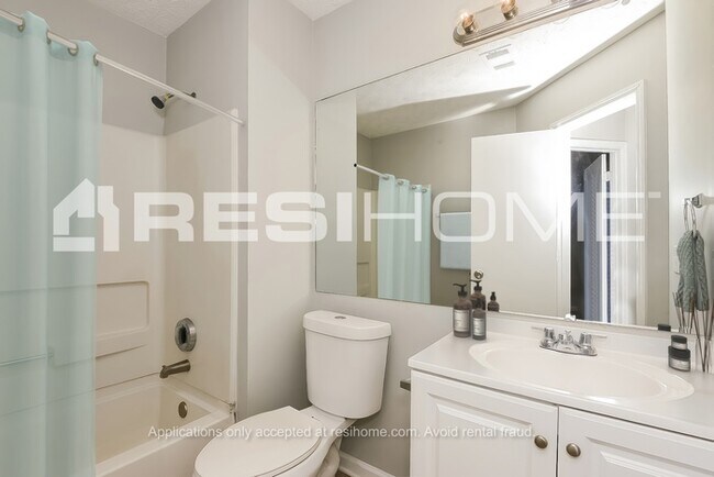 Building Photo - 1841 Killarney Dr SW
