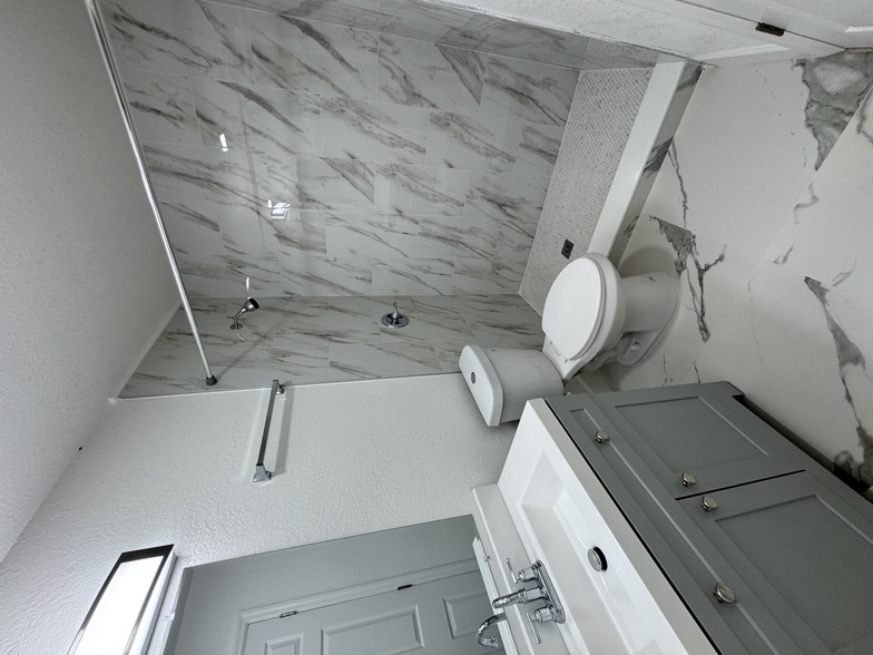 Building Photo - 814 39th St