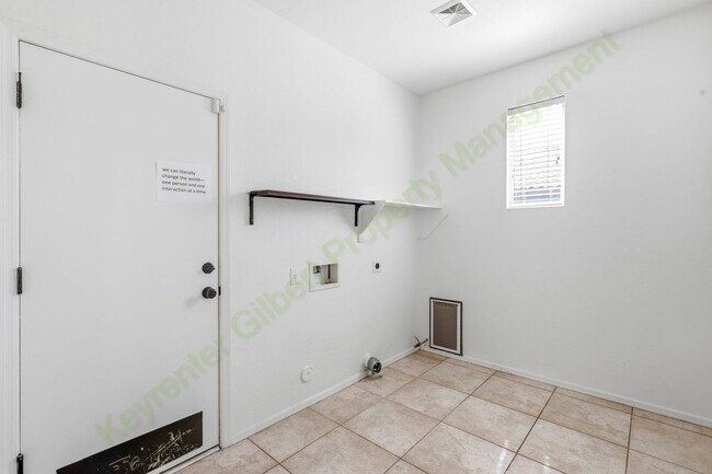 Building Photo - 3829 E Packard Dr