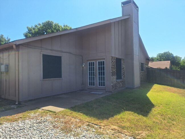 Building Photo - 3944-3946 Queens Ct