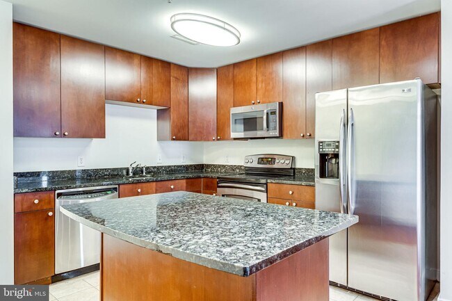 Building Photo - 155 Potomac Passage