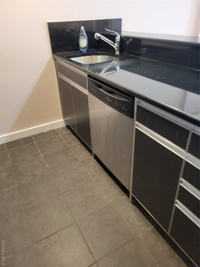 Building Photo - 143-20 Hoover Ave