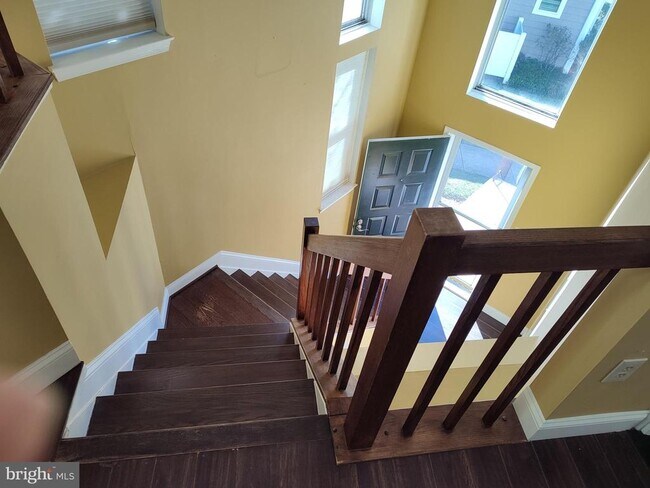 Building Photo - 7671 Coachlight Ln
