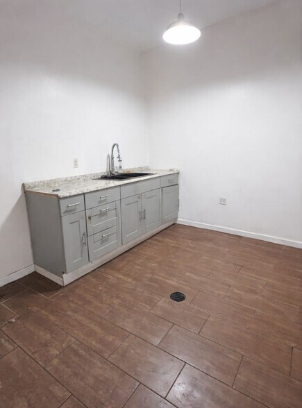 Building Photo - 154 Utica Ave