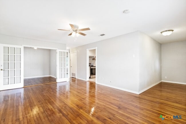 Building Photo - 704 Curtiss Ave