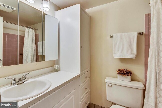 Building Photo - 2044 Royal Fern Ct
