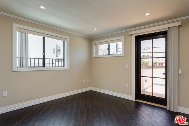 Building Photo - 1211 9th St