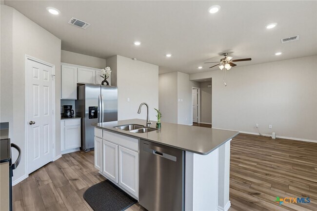 Building Photo - 2225 Oregano Ct