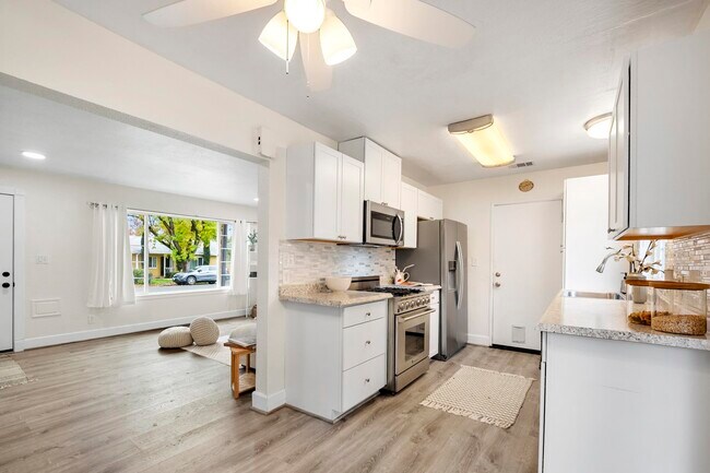 Building Photo - 2561 Pacific St