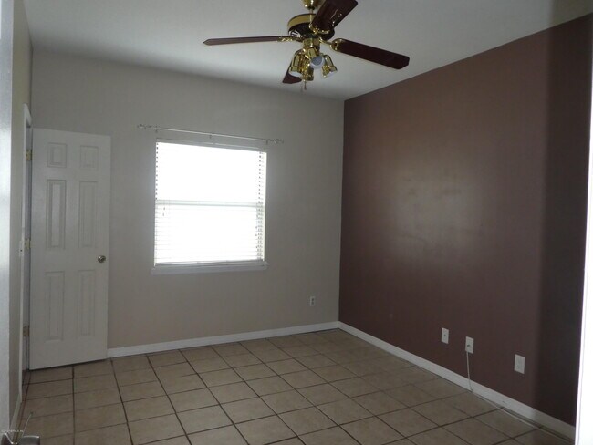Building Photo - 8804 Ivymill Pl N