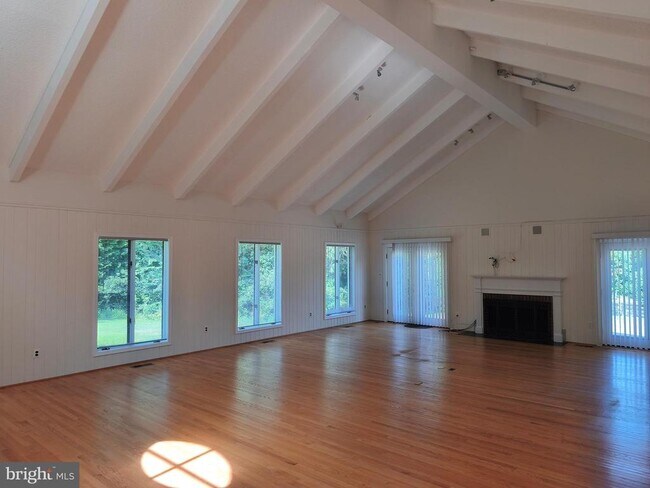 Building Photo - 901 Walker Rd