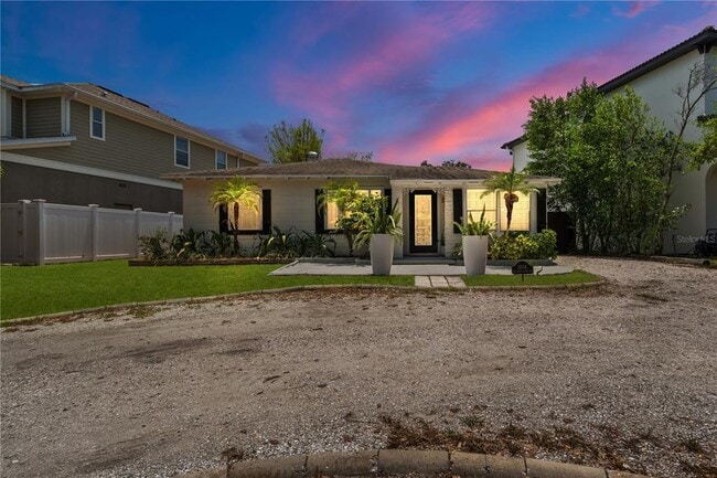 Building Photo - 3606 W Royal Palm Cir