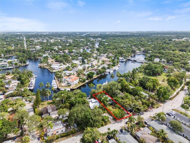 Building Photo - 918 Tequesta St