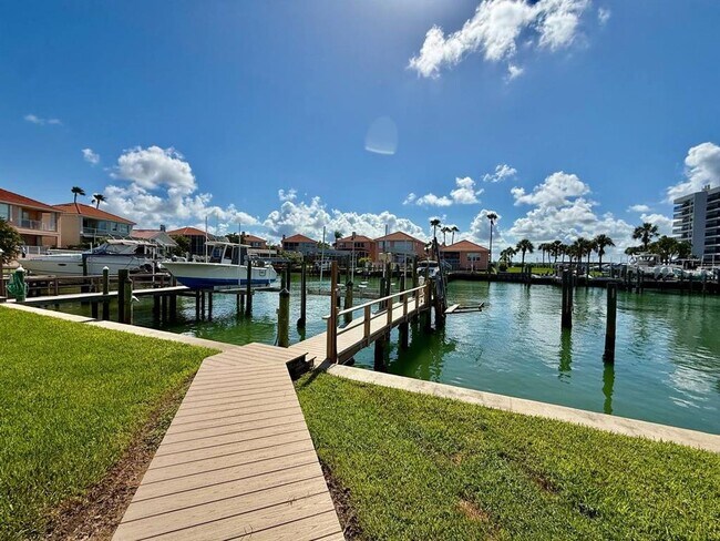 Building Photo - 1605 Sand Key Estates Ct
