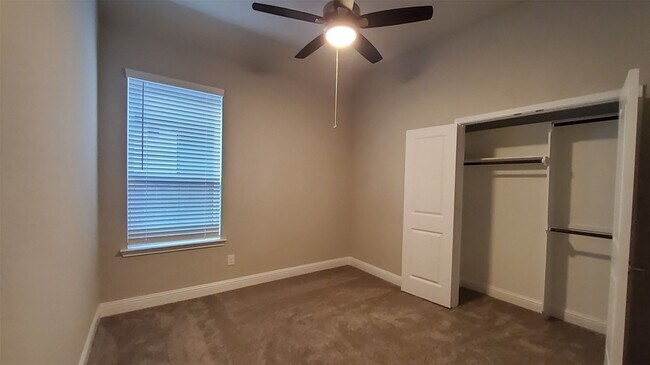 Building Photo - 2106 Grapewood Ln